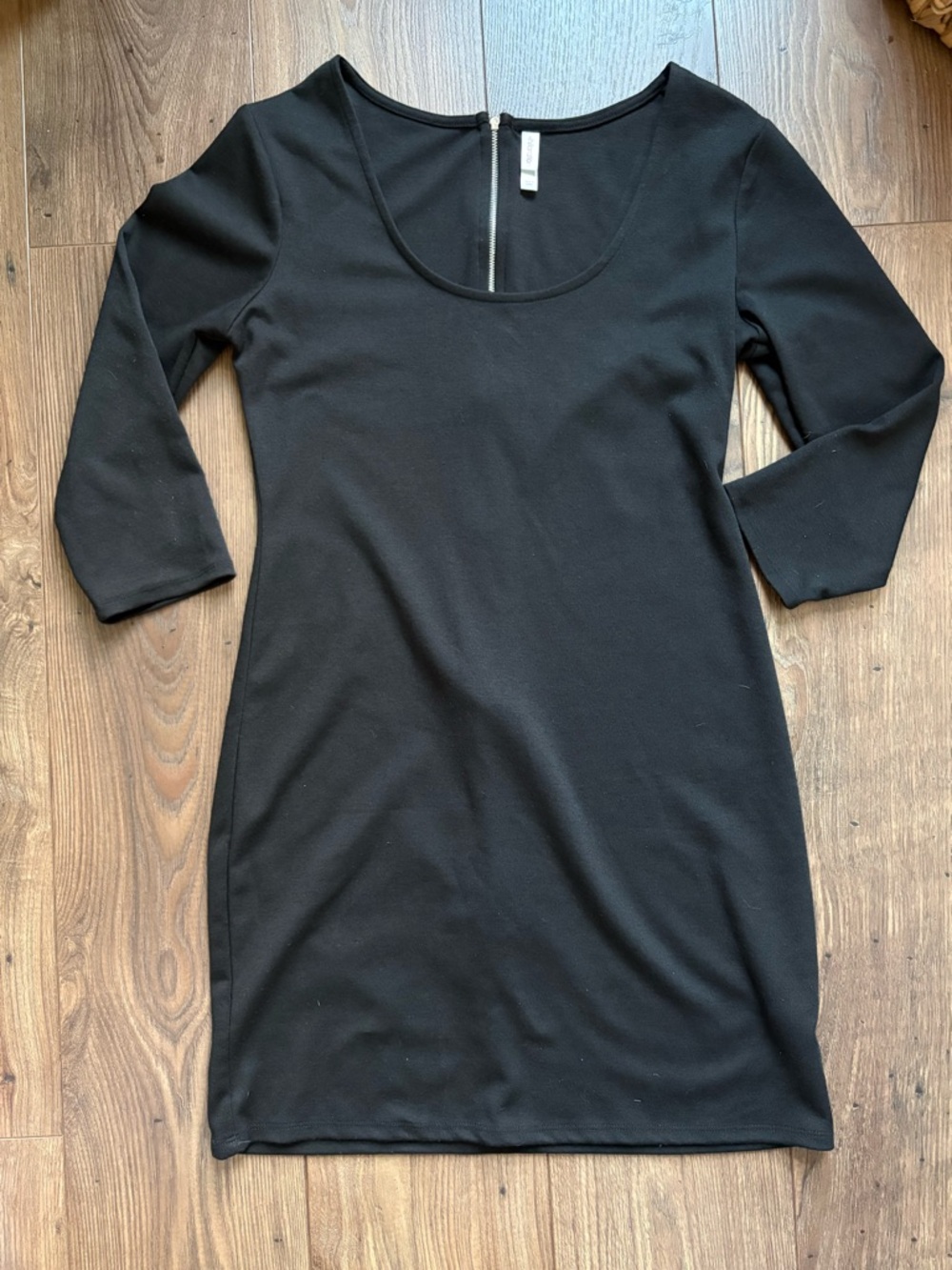Xhilaration Black Long-Sleeve Scoop Neck Sheath Dress
